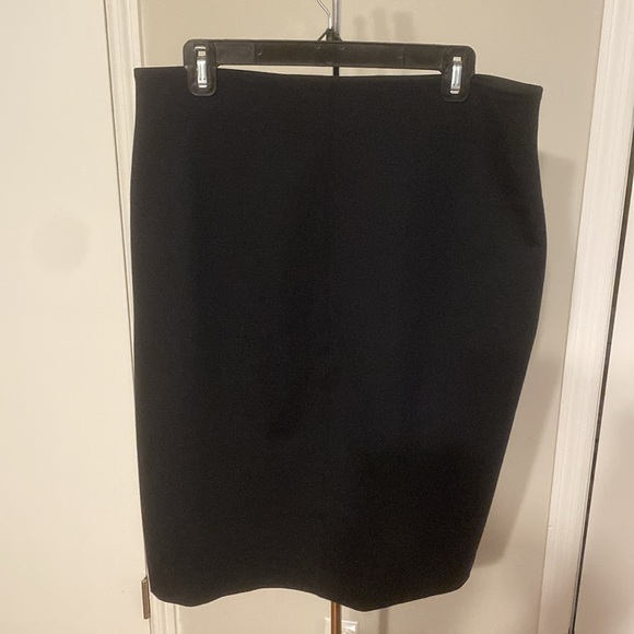 Loft Skirt - Picture 3 of 4